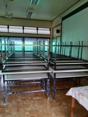 โต๊ะปฏิบัติการ 2 ชั้นหน้าโต๊ะเมลามีนสีขาวโรงเรียนสุโขทัยวิทยาคม ต.บ้านกล้วย อ.เมืองสุโขทัย จ.สุโขทัย