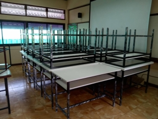 โต๊ะปฏิบัติการ 2 ชั้นหน้าโต๊ะเมลามีนสีขาวโรงเรียนสุโขทัยวิทยาคม ต.บ้านกล้วย อ.เมืองสุโขทัย จ.สุโขทัย