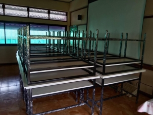 โต๊ะปฏิบัติการ 2 ชั้นหน้าโต๊ะเมลามีนสีขาวโรงเรียนสุโขทัยวิทยาคม ต.บ้านกล้วย อ.เมืองสุโขทัย จ.สุโขทัย