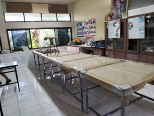 โต๊ะปฏิบัติการวิทยาศาสตร์+เก้าอี้DT-159โต๊ะสแตนเลส201ส่งที่รร.ท่าบ่อพิทยาคมต.กองนางอ.ท่าบ่อจ.หนองคาย