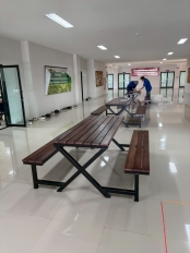 โต๊ะโรงอาหารขา X ไม้สนนอก