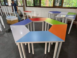โต๊ะนักเรียนคางหมูกลุ่ม 6 ที่นั่ง หน้าเมลามีน ส่ง มหาวิทยาลัยเทคโนโลยีราชมงคลล้านนาตาก ต.ไม้งาม อ.เ